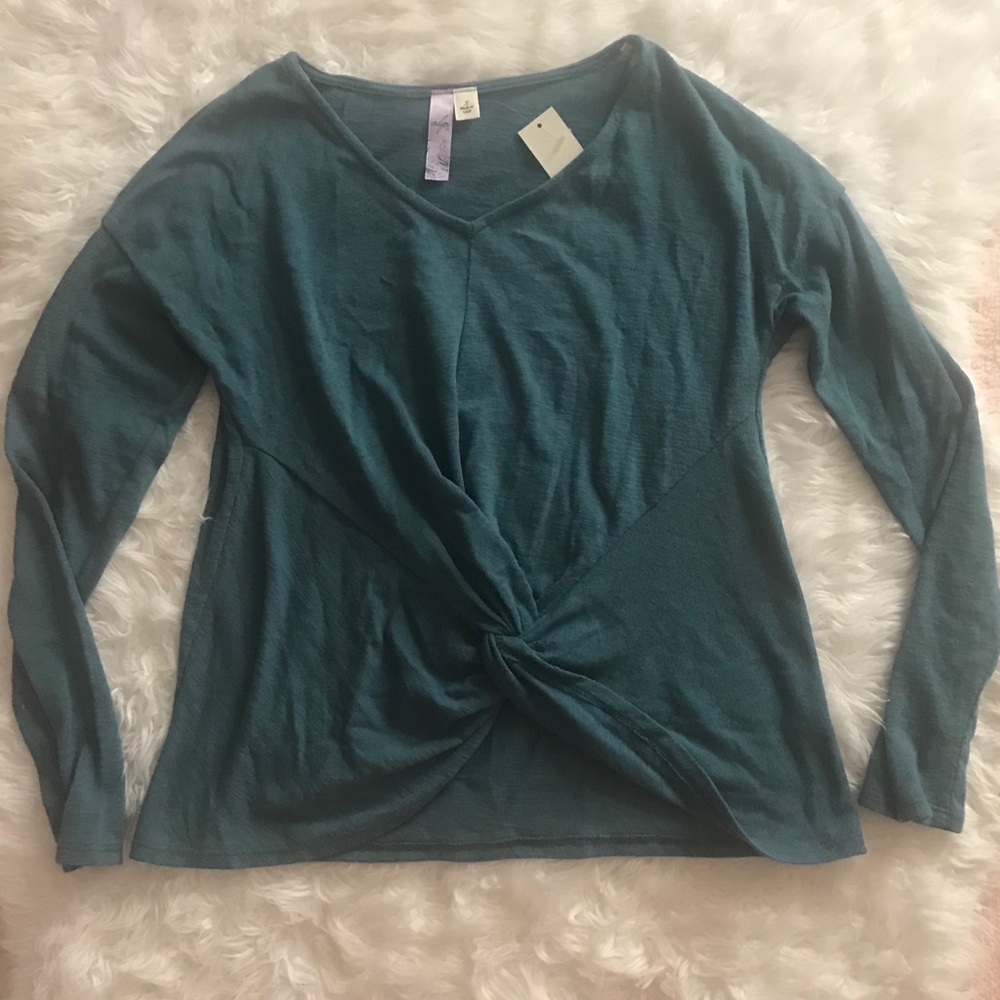 Long sleeve, blue top